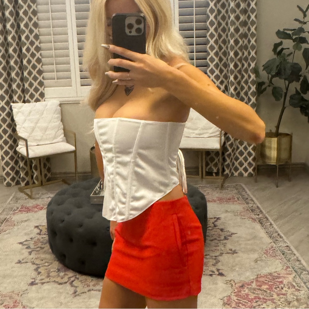 White corset lace-up top - Picture 4 of 7